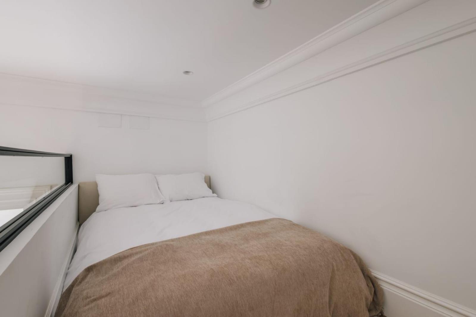 Stunning Apartment Near Gran Via Metro Madrid Buitenkant foto