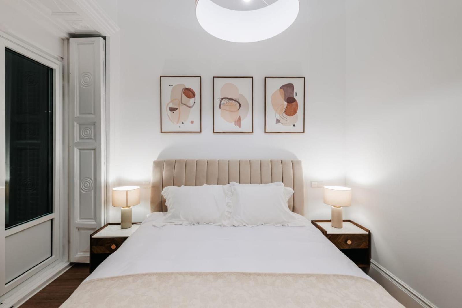 Stunning Apartment Near Gran Via Metro Madrid Buitenkant foto