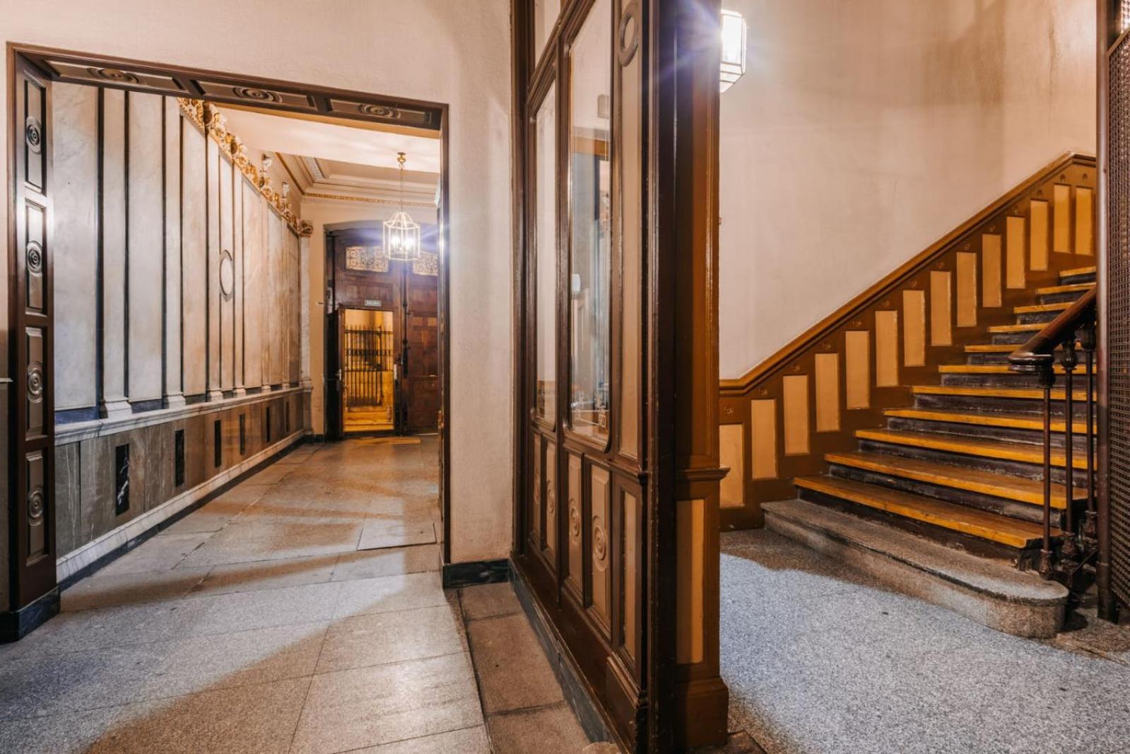 Stunning Apartment Near Gran Via Metro Madrid Buitenkant foto