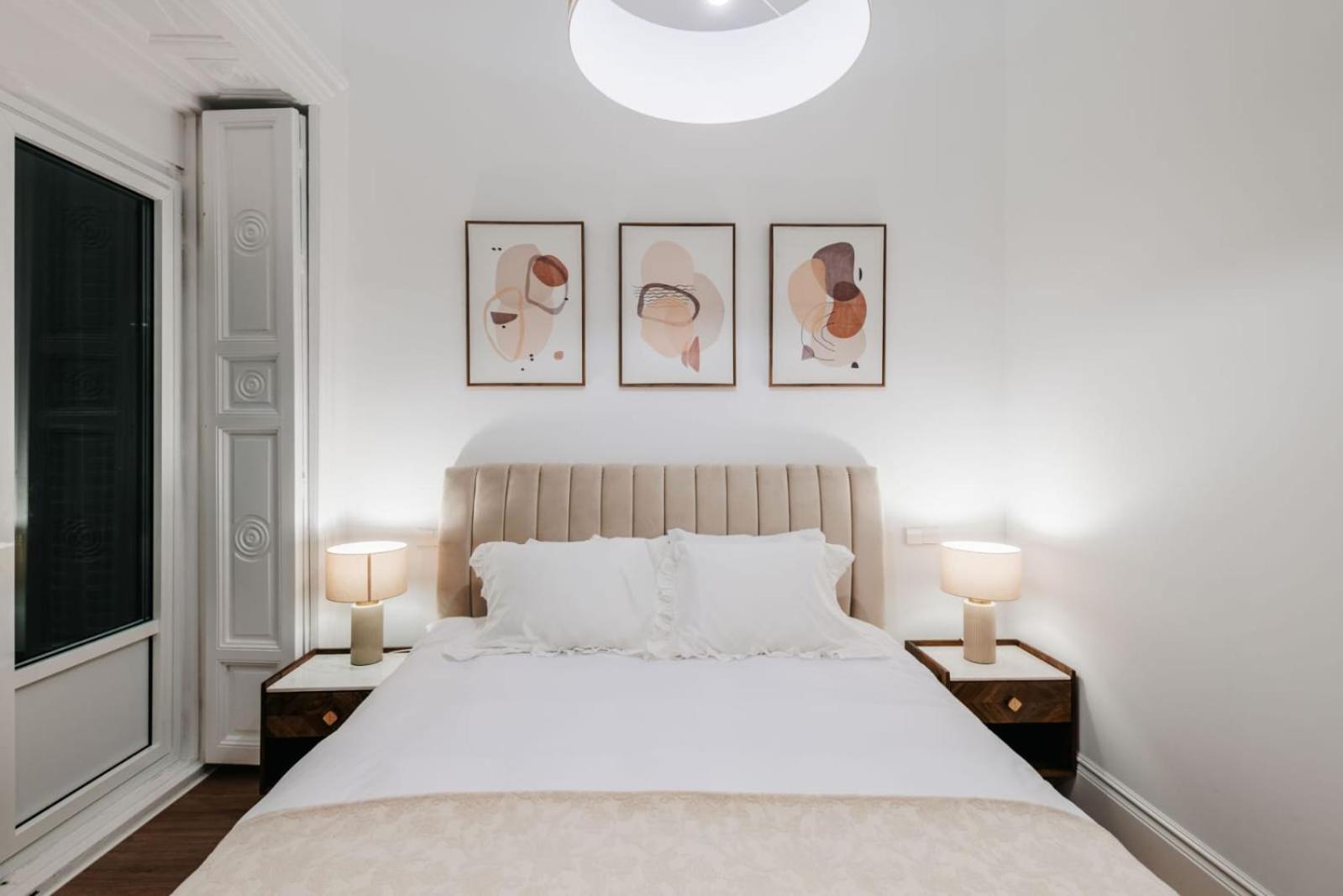 Stunning Apartment Near Gran Via Metro Madrid Buitenkant foto