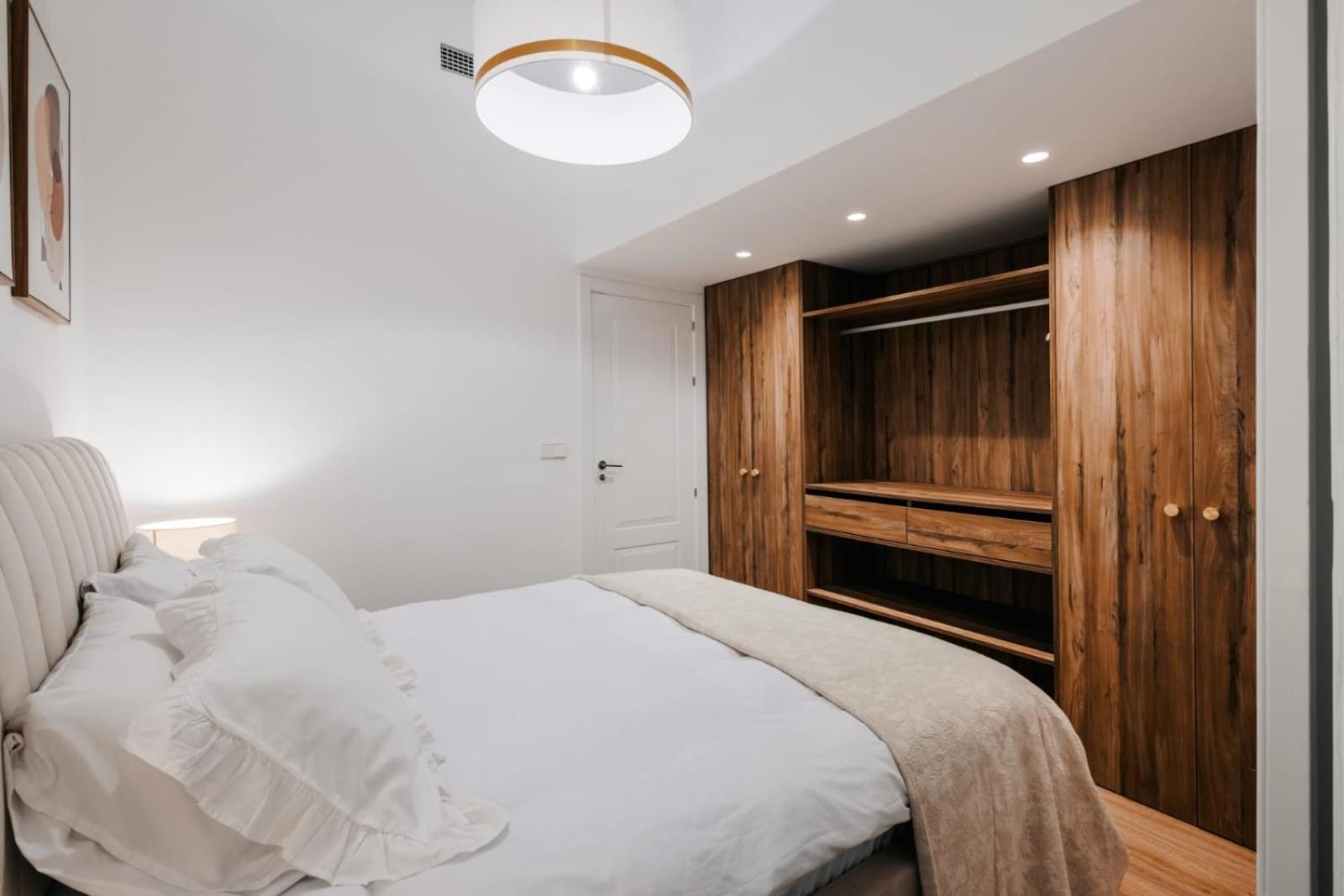 Stunning Apartment Near Gran Via Metro Madrid Buitenkant foto