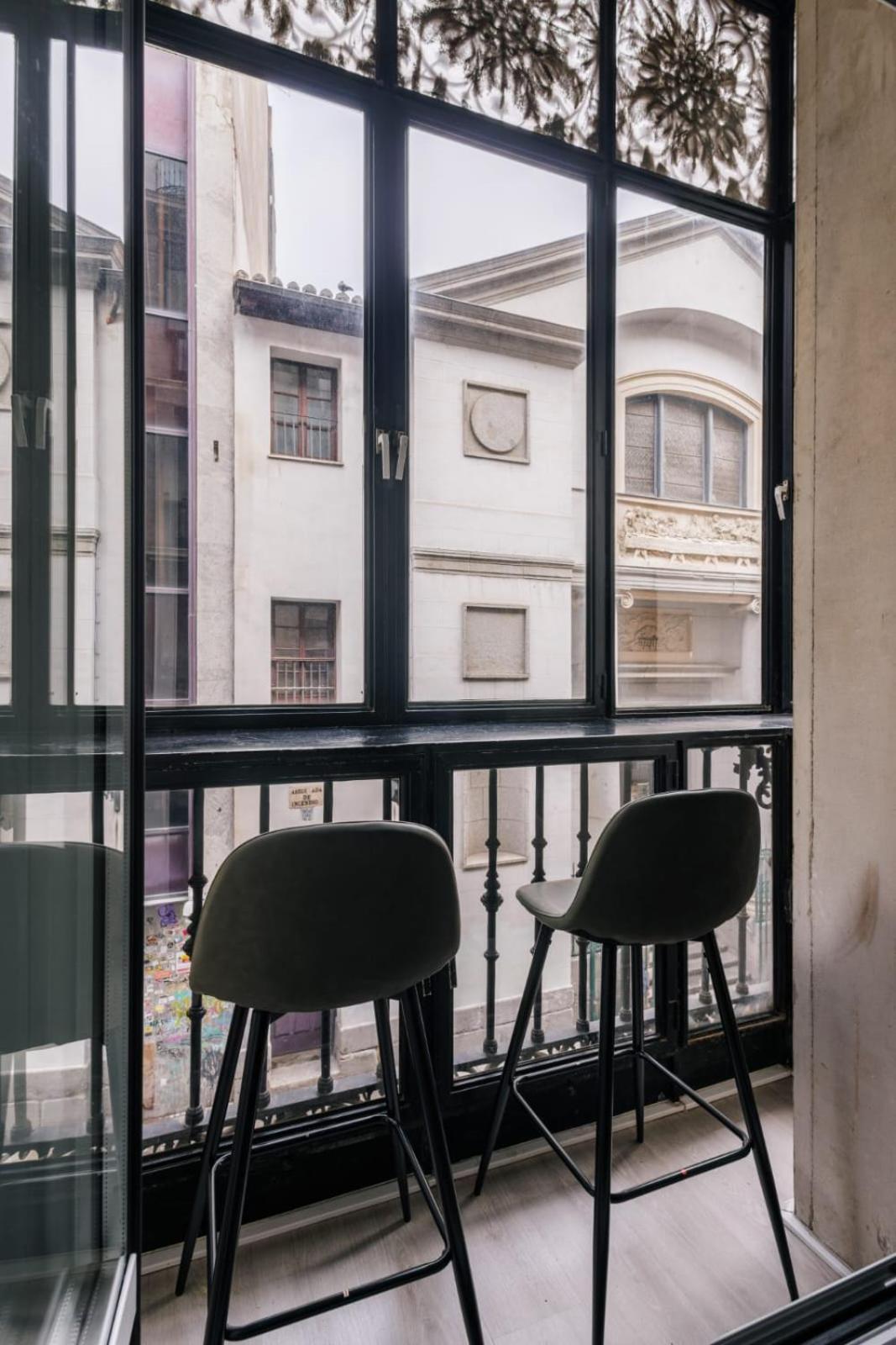 Stunning Apartment Near Gran Via Metro Madrid Buitenkant foto